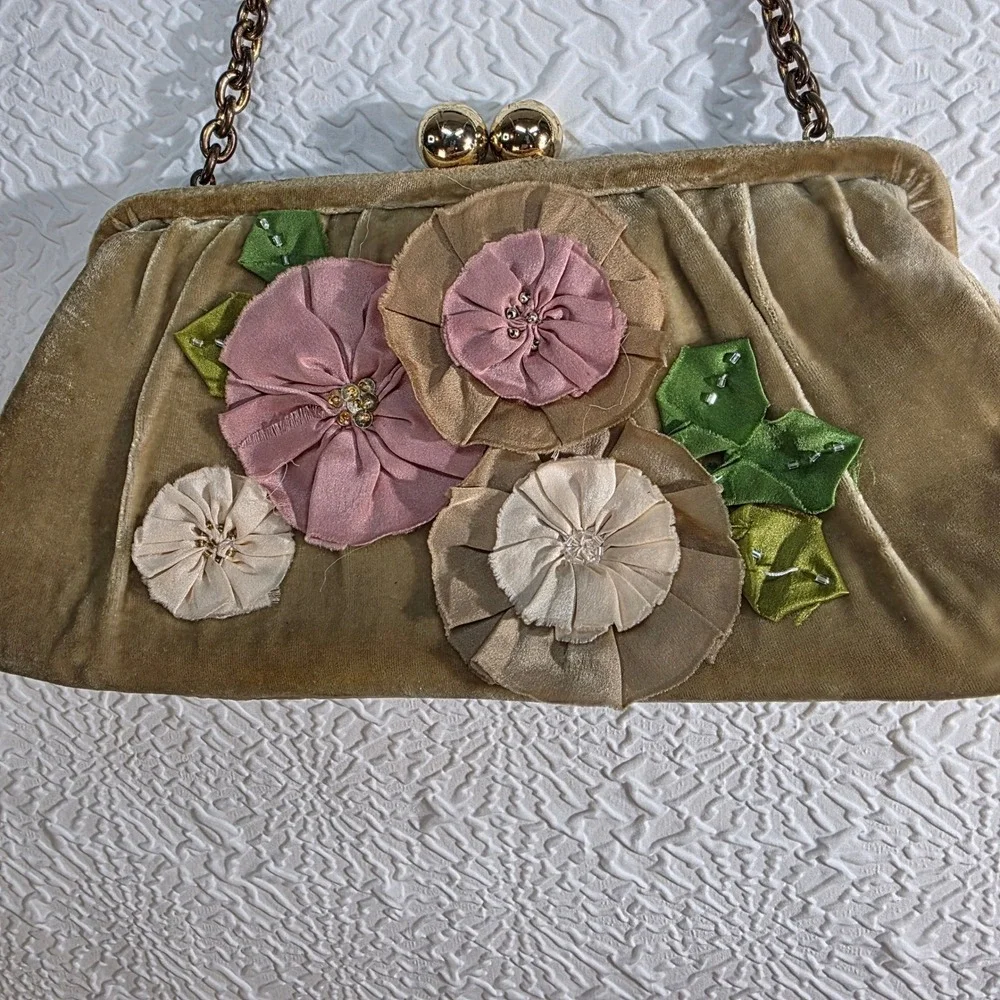 Vintage‎ Echo Gold Velvet Floral Applique Kiss Lock Evening Bag Chain Strap
